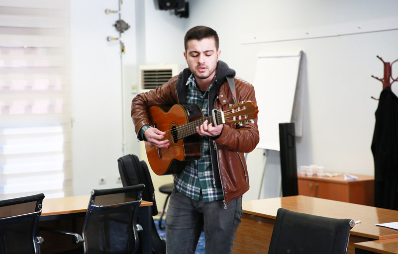 İstanbul Büyükşehir Belediyesi (İBB) Şehir Hatları AŞ, vapurlarda müzik yapan