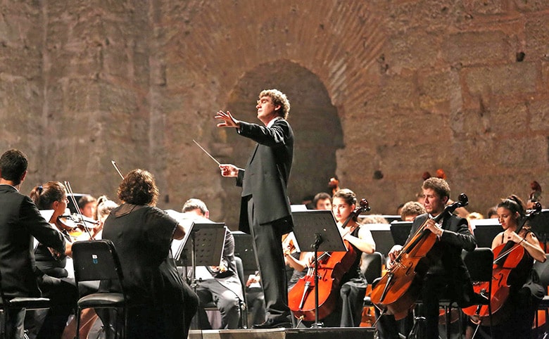 Sabancı Vakfı’nın öncülüğünde kurulan Türkiye Gençlik Filarmoni Orkestrası’nın (TUGFO) 2020