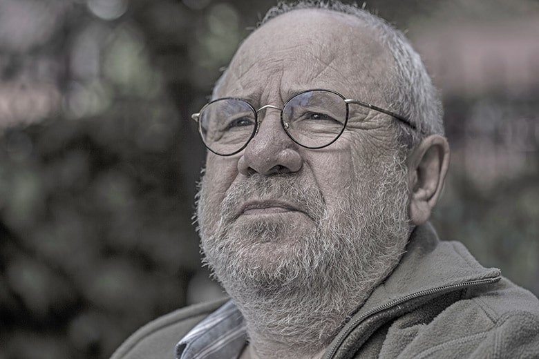 Usta müzisyen Bülent Ortaçgil ‘in çocukluğundan aile ilişkilerine, gündelik hayatından