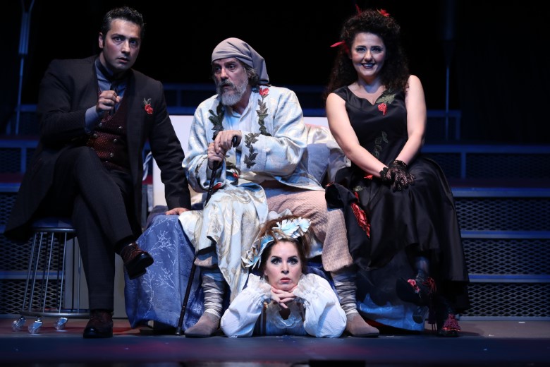 2019-2020 Tiyatro Sezonu’nda sahnelediği klasik ve modern tiyatro oyunlarıyla seyirciden