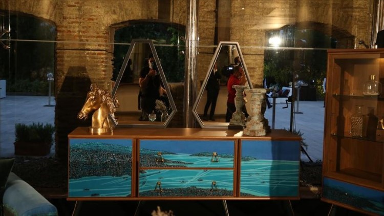 Sanatla mobilyanın bir araya getirildiği, “İstikbal Sanat Koleksiyonu”nun ilk serisi