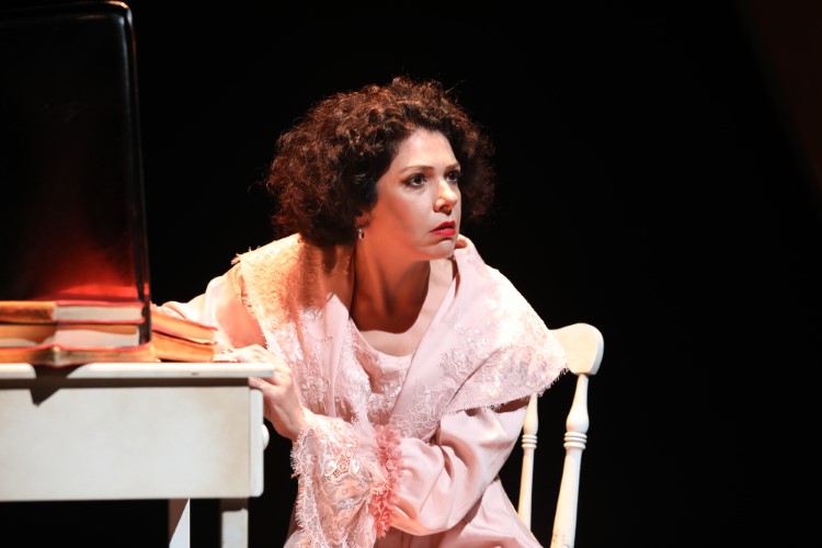 İstanbul Büyükşehir Belediyesi Şehir Tiyatroları Rüstem Ertuğ Altınay’ın yazdığı Jale