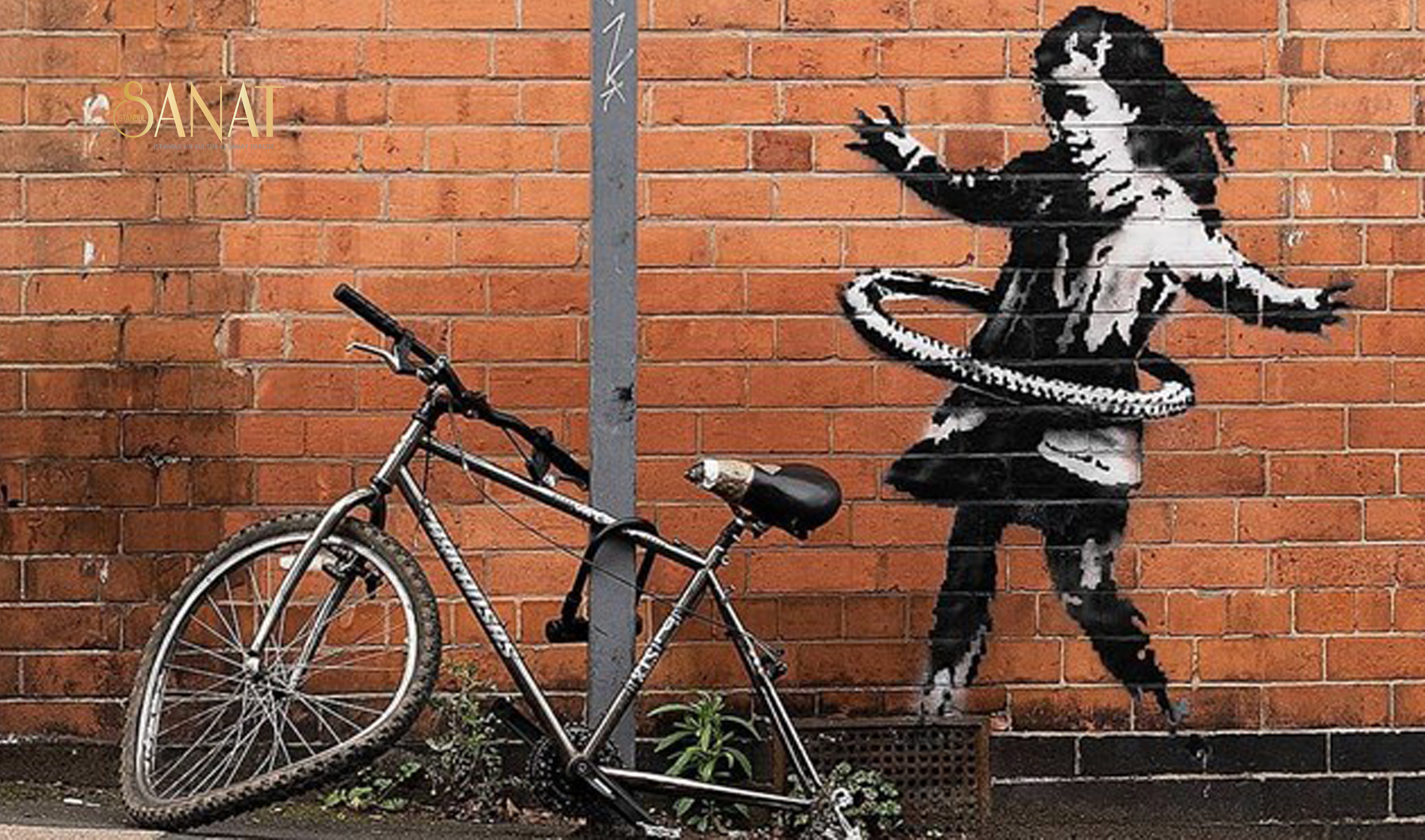 İngiliz grafiti sanatçısı Banksy’nin Nottingham’daki hula hop çeviren kız temalı