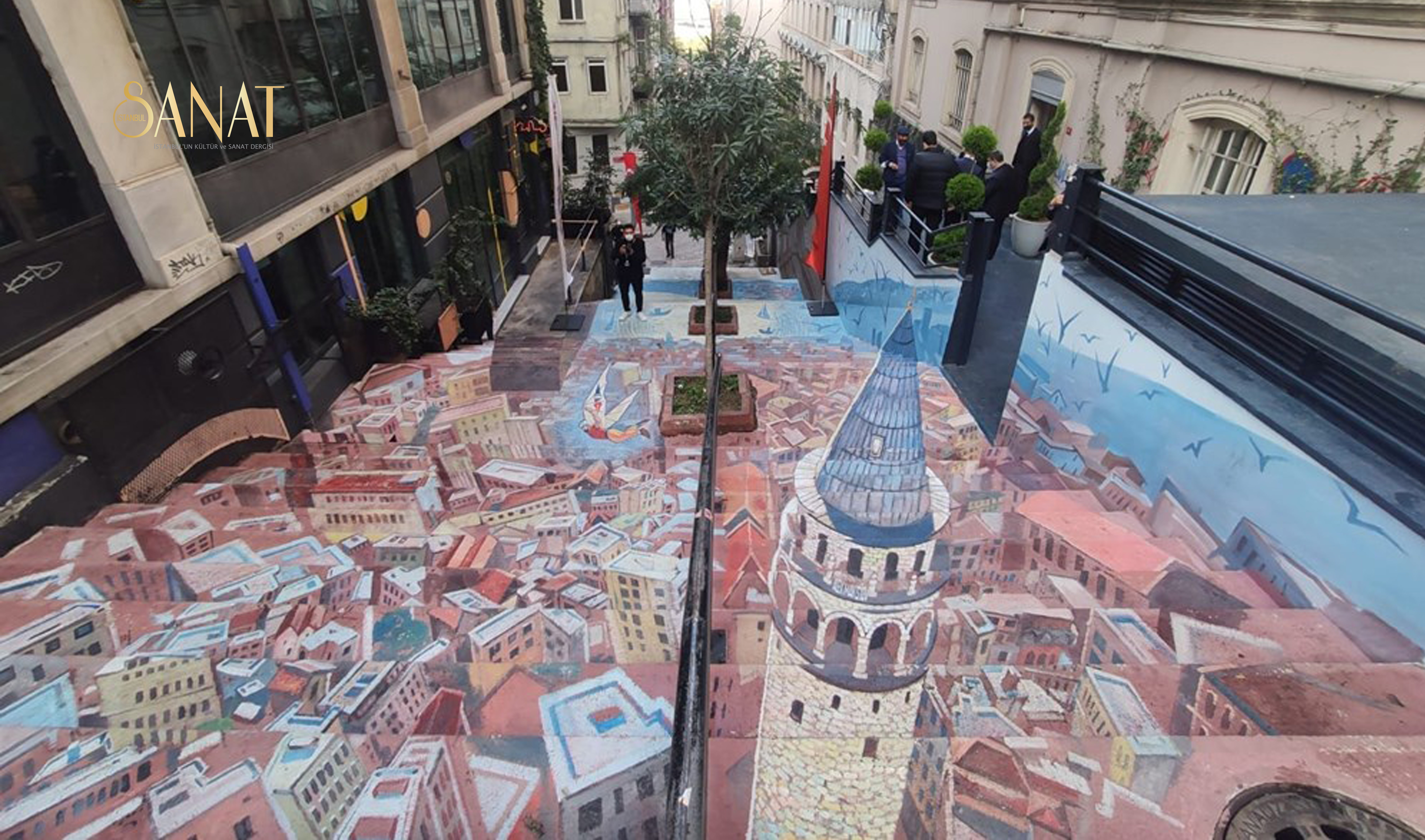 Galata Kulesi’nin üç boyutlu figürü Beyoğlu Meşrutiyet Caddesi’ndeki merdivenlere resmedildi.