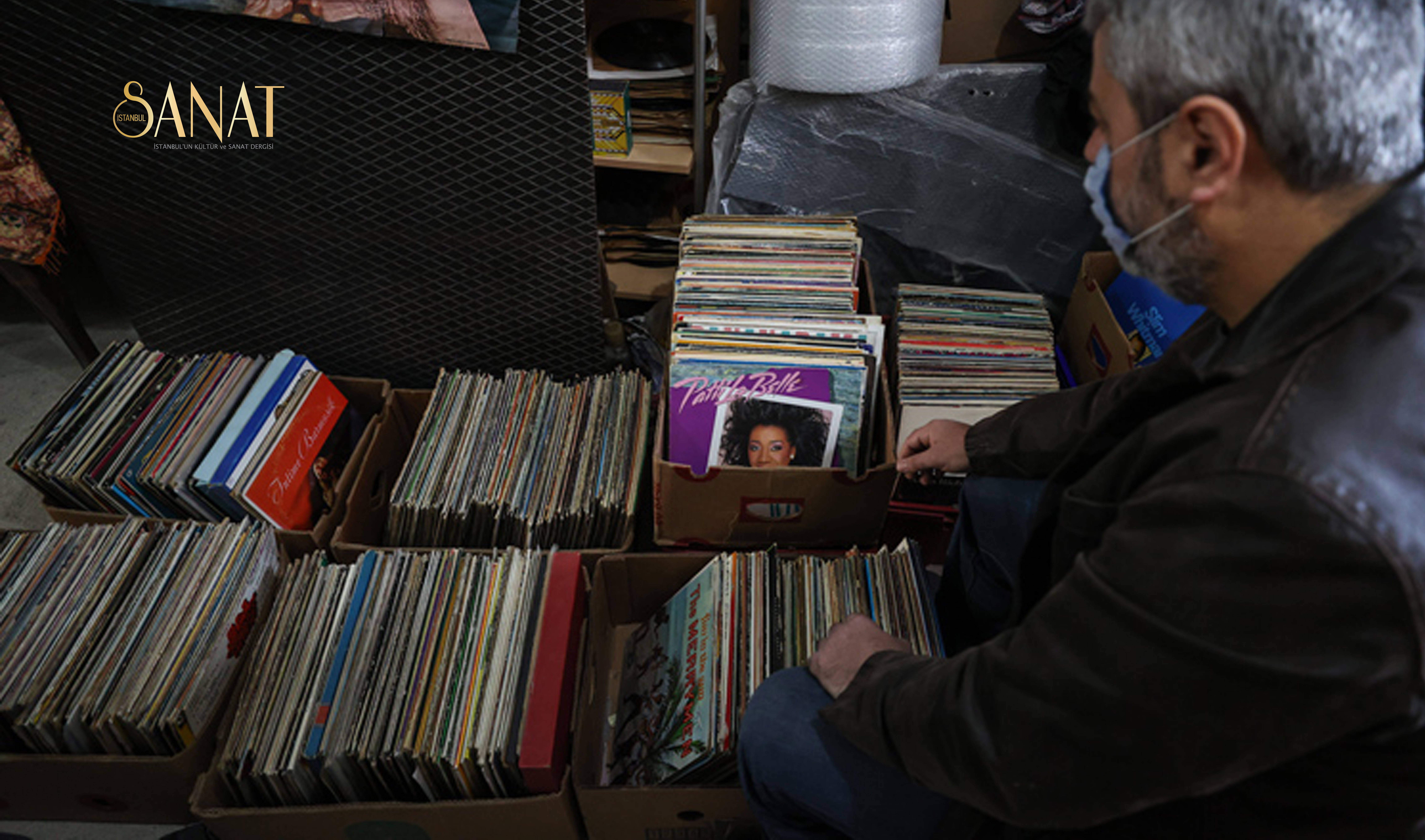 Kovid-19 salgını sürecinde vakitlerinin büyük bölümünü evlerinde geçirenlerin nostaljik müziğe