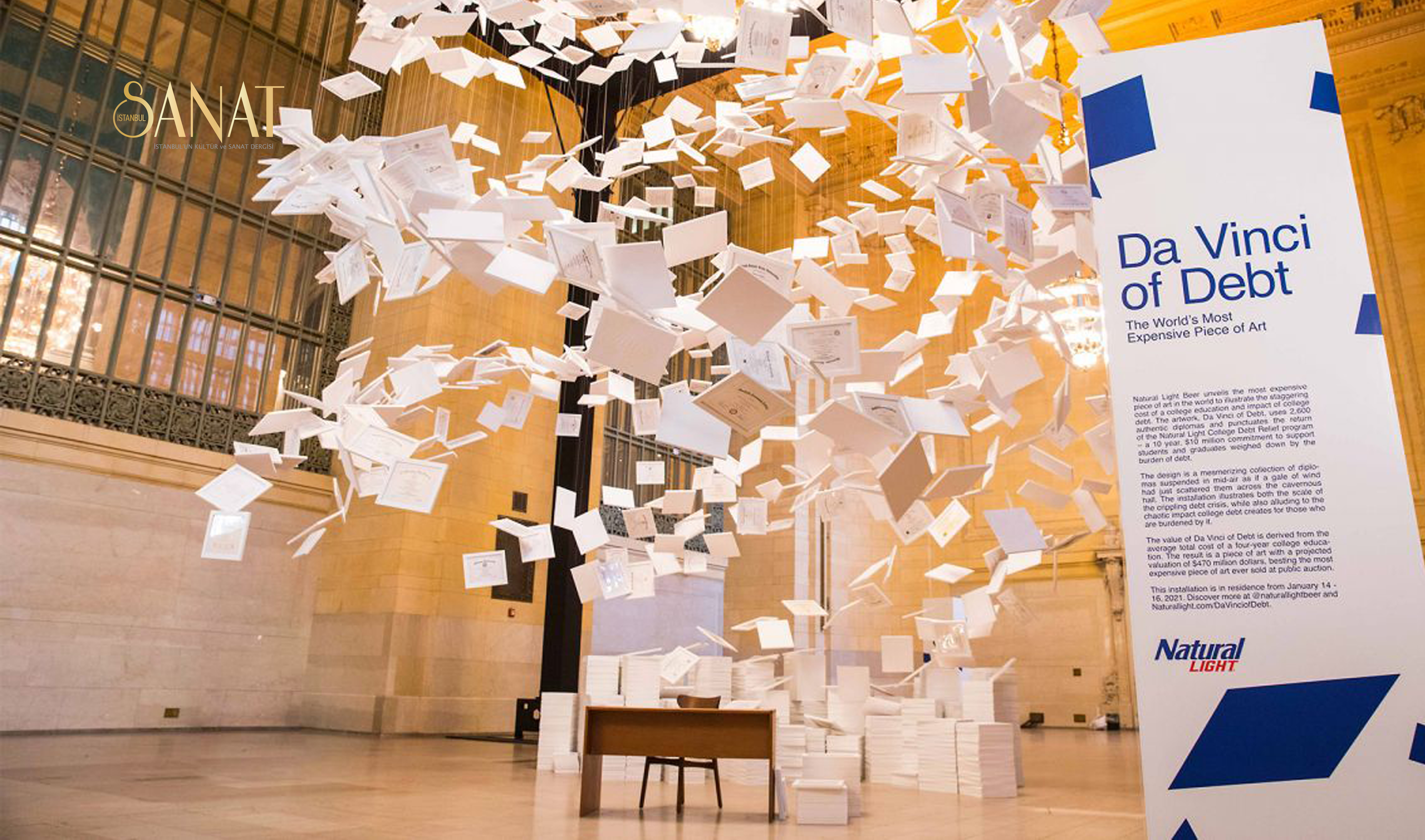 ABD’nin Grand Central İstasyonu’nunda sergilenen, 14 metrelik yükseklikte, tamamı gerçek