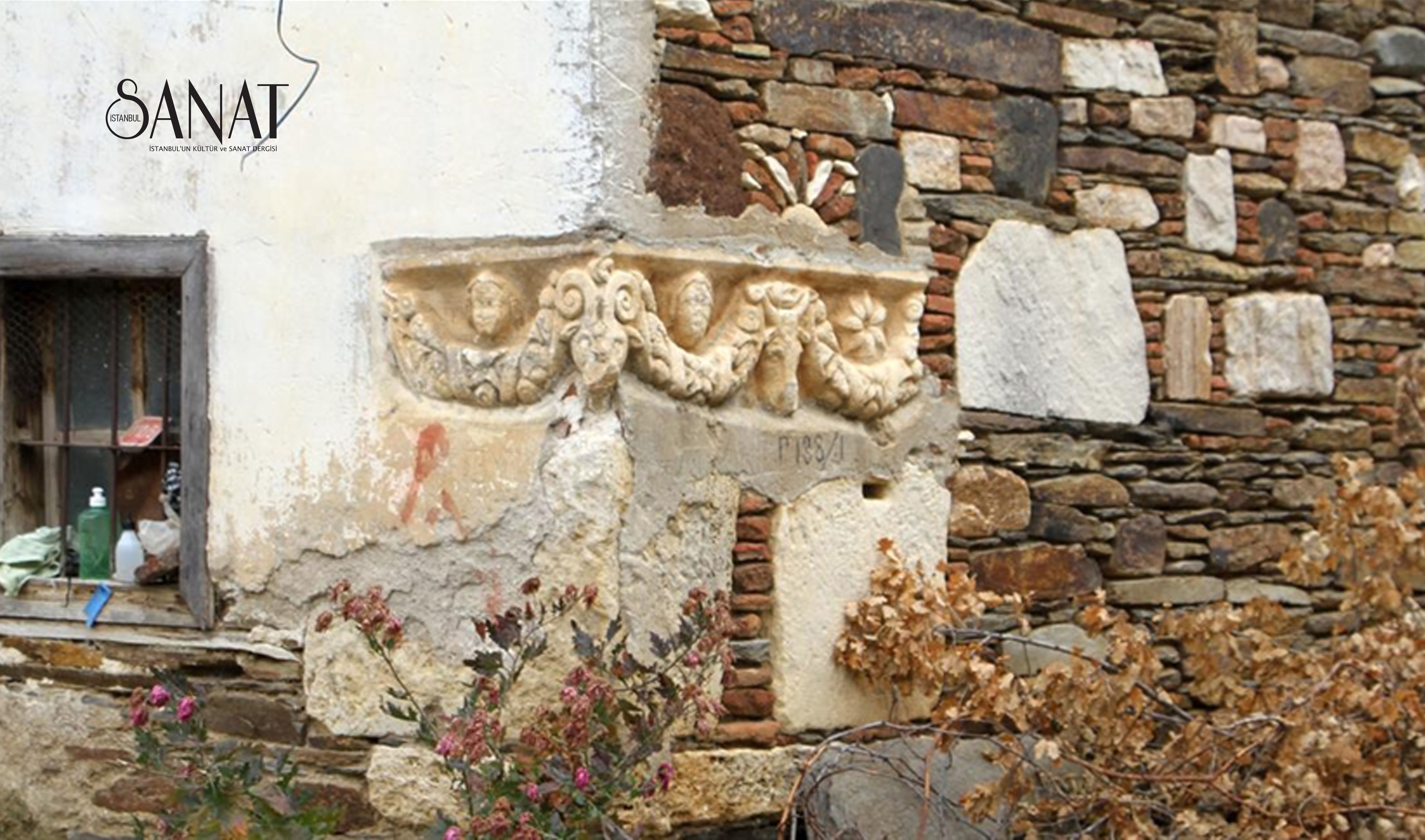 Kula’da kâgir bir evin yapımında kullanılan ve Roma dönemine ait