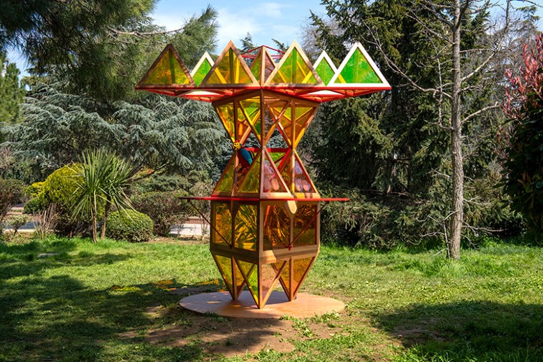 5. İstanbul Tasarım Bienali’nin şehrin farklı noktalarına yayılan yerleştirmelerine, 1