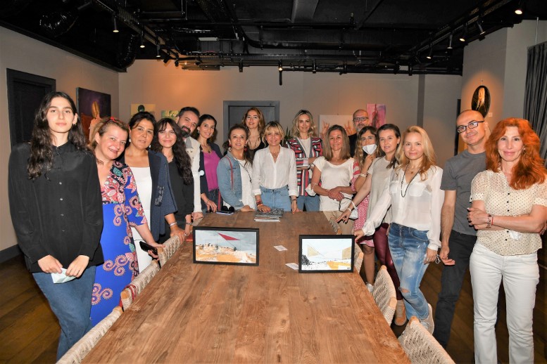 Türkiye’de sanat ortamının gelişimine katkıda bulunmayı amaçlayan, sergilerden elde ettiği