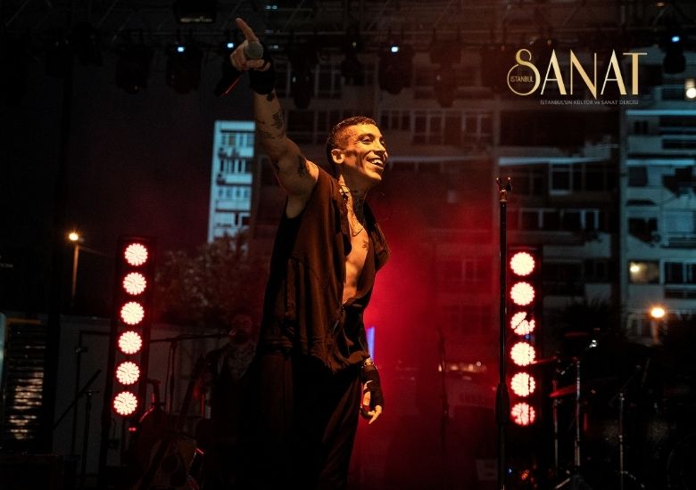 “Müziğin Yeri ve Zamanı” konserleriyle müzikseverleri özlediği eğlenceyle buluşturan İstanbul