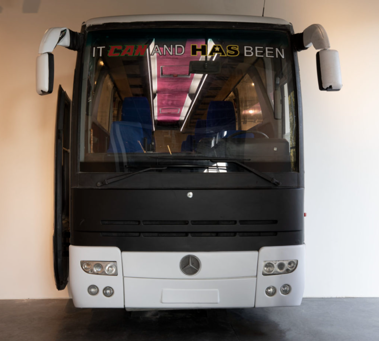 Ahmet Öğüt’ün beş yıl aradan sonra İstanbul’da gerçekleşen büyük çaplı