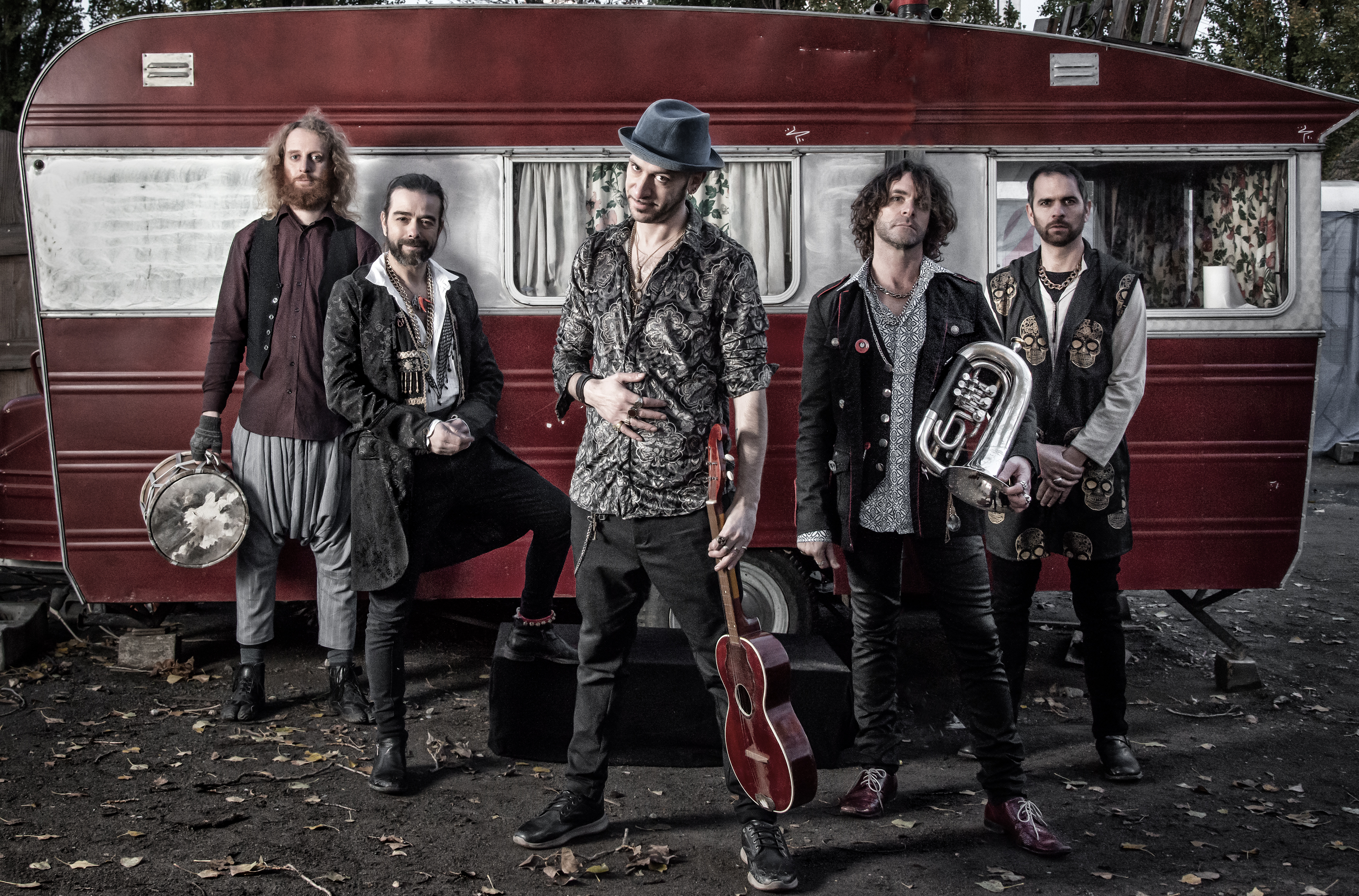 Institut français Türkiye işbirliğiyle, Fransız “La Caravane Passe” grubu Yapı