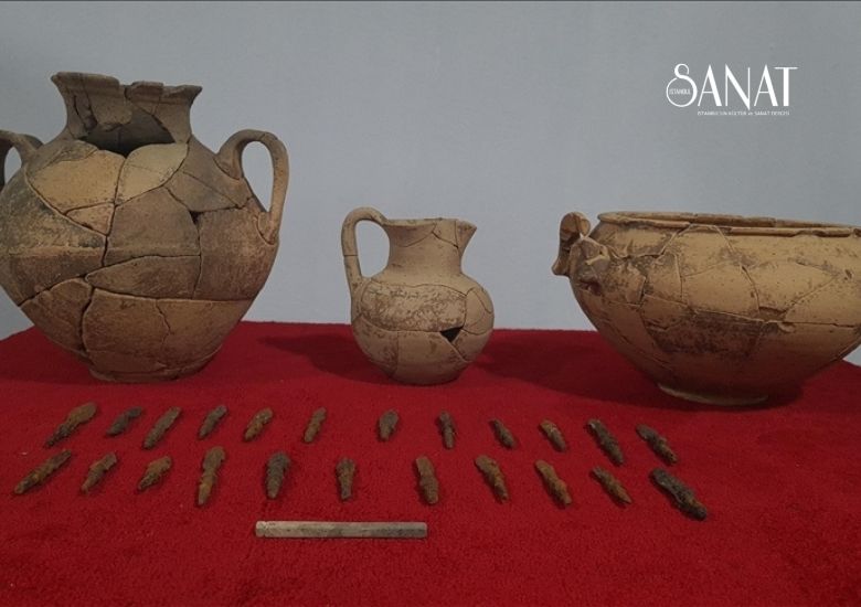 Seydikemer ilçesindeki resimli kayaların çevresindeki anıt mezar kazısında, İslamiyet öncesi