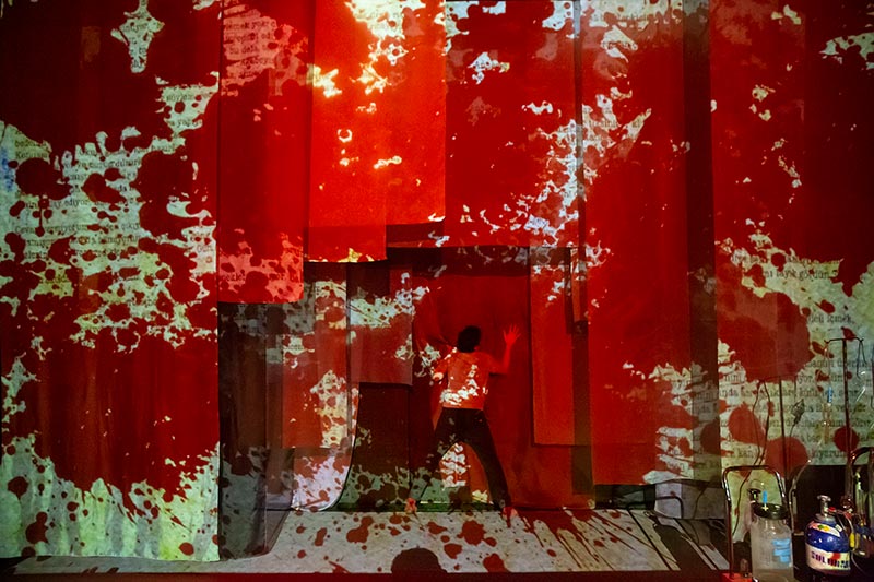 Moda Sahnesi, 8-9-10 Ekim 2021 tarihlerinde “Babamı Kim Öldürdü?” oyununa