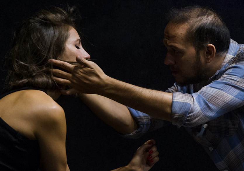 Ingmar Bergman’ın kült filminden, Kayhan Berkin rejisiyle sahneye&nbsp;uyarlanan Versus Tiyatro