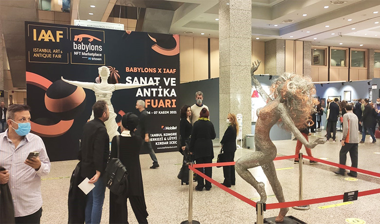 Önceki gün kapılarını açan İstanbul Sanat ve Antika Fuarı (IAAF)