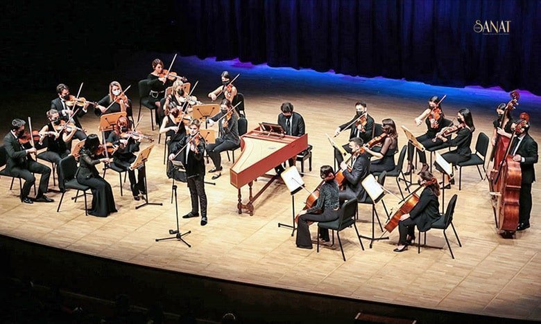 Eylül sonunda İstanbul Uluslararası Oda Müziği Festivali ile sezona başlayan