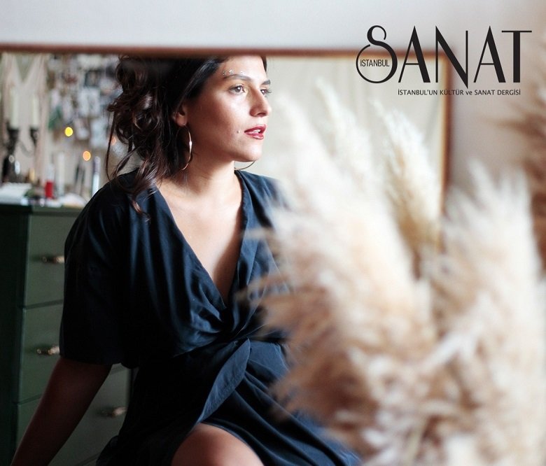 İlk teklisi “Pembe”&nbsp;ile caz- pop dünyasına taze bir soluk getiren&nbsp;İrem