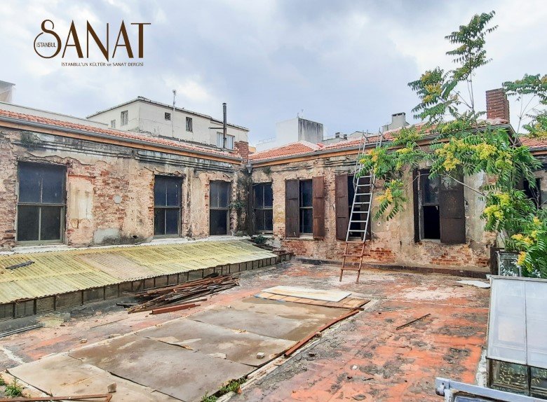 Galata bölgesinin en eski sakinlerinden tarihi Saint Pierre Han (Sen