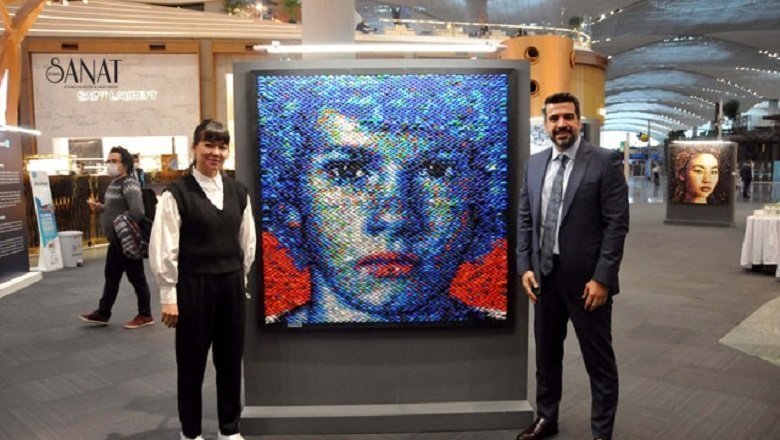 Sanatçı Deniz Sağdıç, İstanbul Havalimanı’nda toplanan katı atık malzemelerini sanata