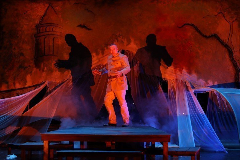 İstanbul’un her ilçesine oyunlarını götürmeyi hedefleyen İBB Şehir Tiyatroları,Rüstemoğlu Cemal’in