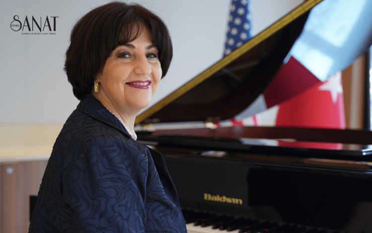 Piyanist, besteci ve soprano Renan Koen, dünyaca ünlü konser salonu