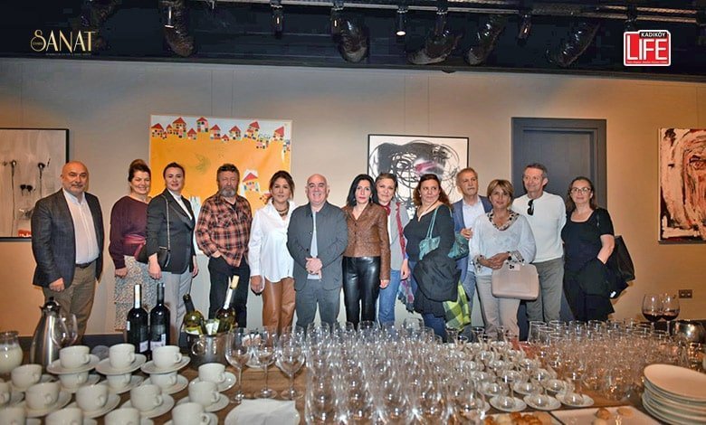 Oyuncu Güven Kıraç, 2012 yılından bu yana yaptığı resimleri sanatseverlerle