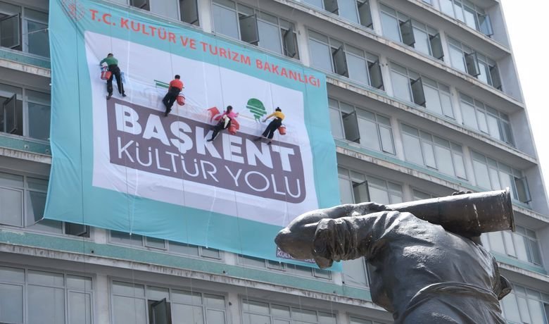 Başkent Kültür Yolu Festivali kapsamında 35 metre yükseklikte şovlarını sergileyen