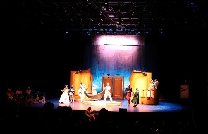 İstanbul Büyükşehir Belediyesi (İBB) Şehir Tiyatroları, her yaştan tiyatro seyircisini