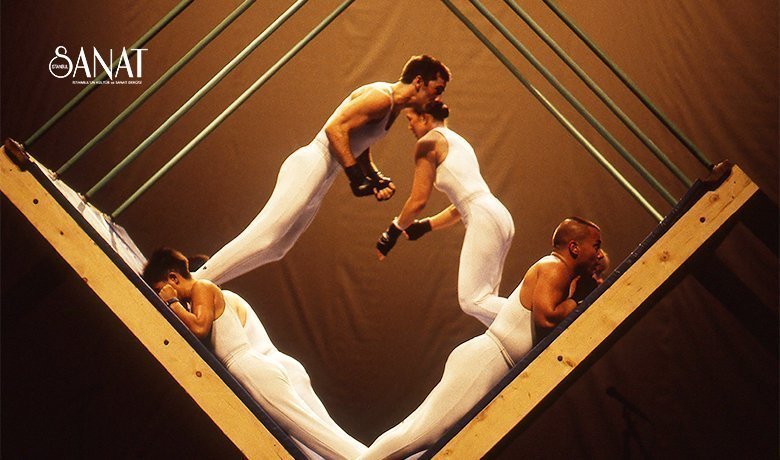 Garanti BBVA tarafından kurulan Salt’ın yeni sergisi Sahnede 90’lar, sahne