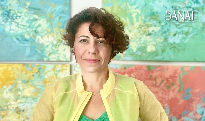 İngiltere’de yaşayan sanatçı Seçil Erel, geniş yüzeyler üzerinde evrenin bütünselliğini