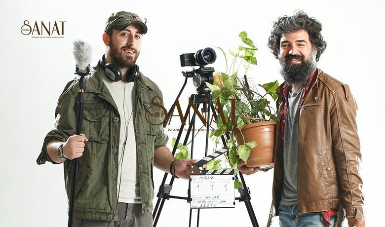 İki kişilik kadroyla çekilen ve yardımcı başrol oyunculuğunu bir kedinin