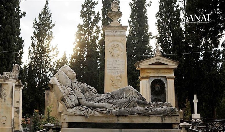 Yunanistan tarihinin önemli isimlerinin kabirlerinin bulunduğu Atina Birinci Mezarlığı, ilgi