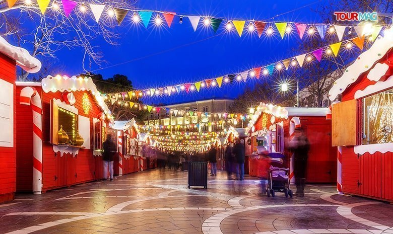 Bakü, yeni yıl kutlamalarına hazırlanıyor ve herkesi rengarenk tatil süslemeleriyle