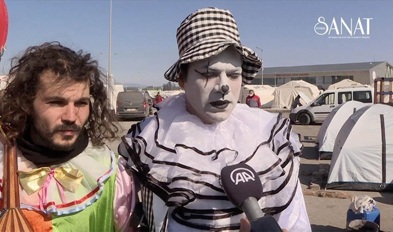 Kahramanmaraş merkezli depremlerden etkilenen Hatay’da çadır kentlerde kalan çocuklar, gönüllü