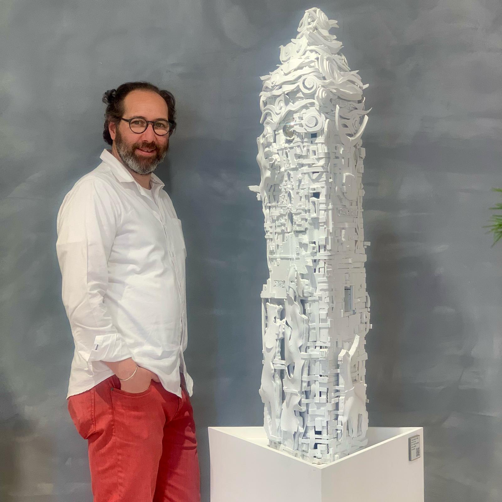 Yarattığı formlarla izleyiciye kendi hikâyeleri için alan açmayı tercih ettiğini