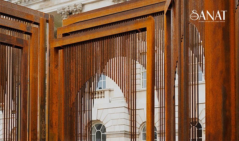 İngiltere’nin başkenti Londra’da çeşitli ülkelerden 40’tan fazla sanatçının eserlerinin sergilendiği