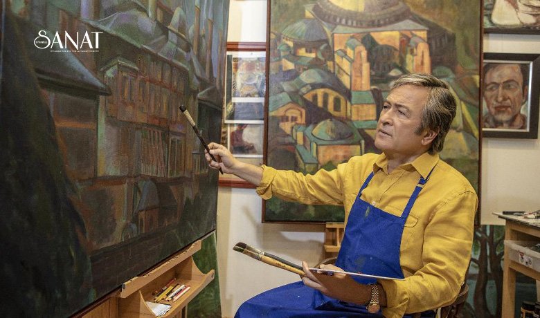 Uzun yıllar müzik, mimarlık ve resim çalışmalarını birlikte yürüten Erol