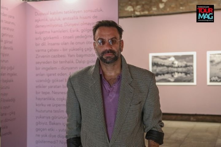 Coşar Kulaksız’ın üç yıl boyunca farklı coğrafyalarda çekilen fotoğraflarından oluşan