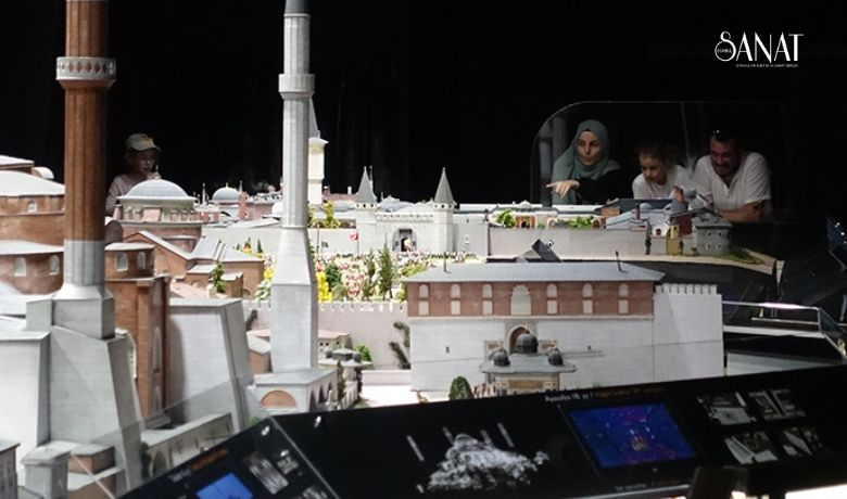 Miniatürk’ün giriş bölümünde ziyarete açılan sergiye ilişkin AA muhabirine açıklamada