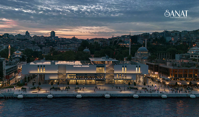 İstanbul Modern kültürel mimari kategorisinde “Yılın Binası” ödülünü kazandı. 2024’e