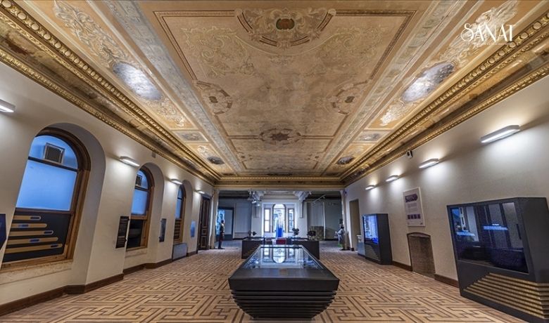 200 yıla yaklaşan barok mimarisiyle dikkati çeken İstanbul Sinema Müzesi,