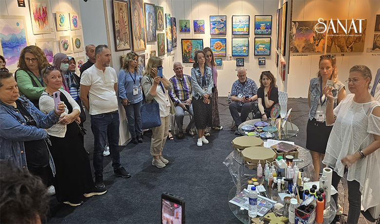 Önceki gün kapılarını açan İzmir Sanat ve Antika Fuarı (IAAF