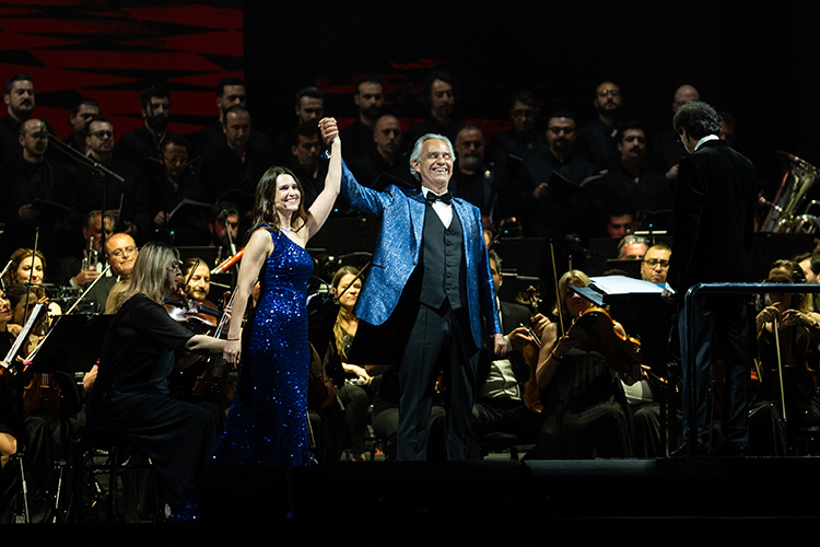 Ünlü İtalyan tenor, söz yazarı ve besteci Andrea Bocelli, BJK