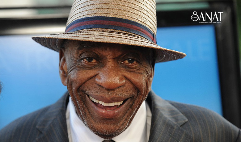 “Müzede Bir Gece”, “Bodyguard” ve “Sopranos” gibi yapımlarla tanınan ABD’li