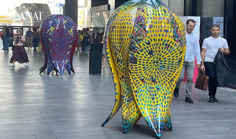 Almanya’da yaşayan sanatçı Sultan Adler ’in “Lale Kız” adını verdiği