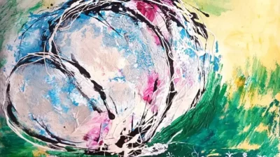 Türkiye’de yaşayan doktoralı ressam Aida Arghavani, sanat yolculuğunu hem Türkiye