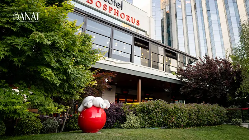 İstanbul’un kalbinde, Boğaz’ın kıyısında uzanan Swissôtel The Bosphorus, bu yaz