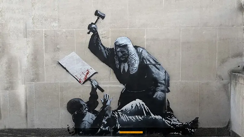 Banksy’nin Adalet Sarayı’ndaki duvar resmi silindi, sanatçıya soruşturma açıldı. Dünyaca