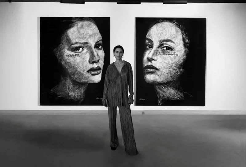 Geçtiğimiz aylarda Loft Art’ta gösterilen iki büyük ölçekli portre, Seda